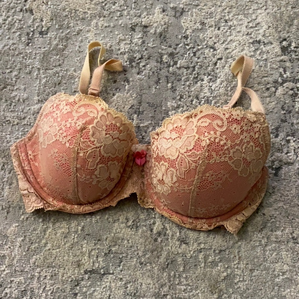 Victoria Secret lacy bra. 32D